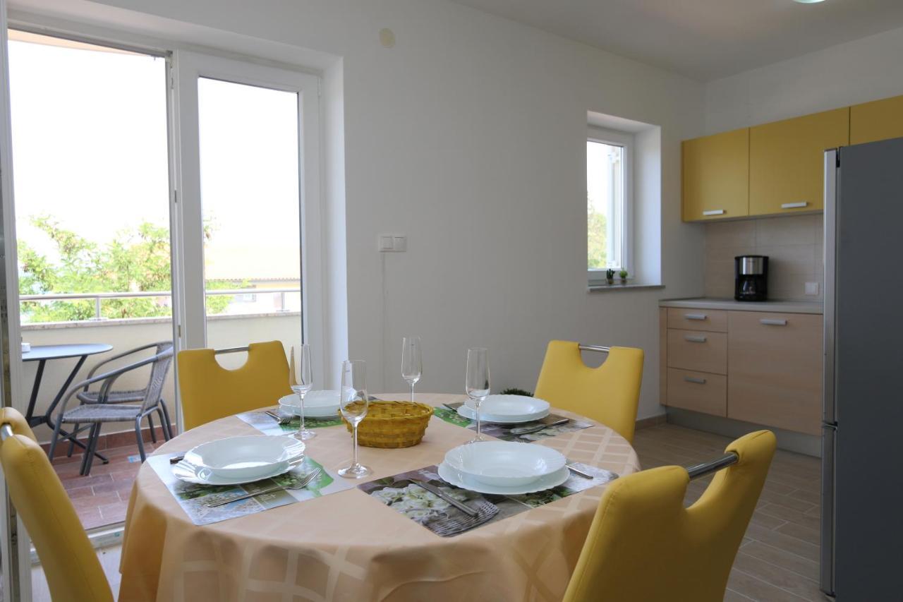 Apartments Sucic Iva I Tea Soline  Exterior photo
